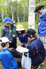 自然のビンゴ楽しむ　大樹ＳＴＥＰ日帰りプログラム 4