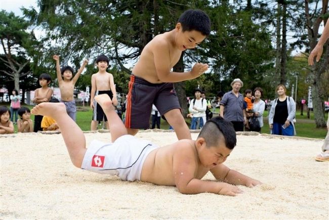 投げ技炸裂　広尾ちびっこ相撲