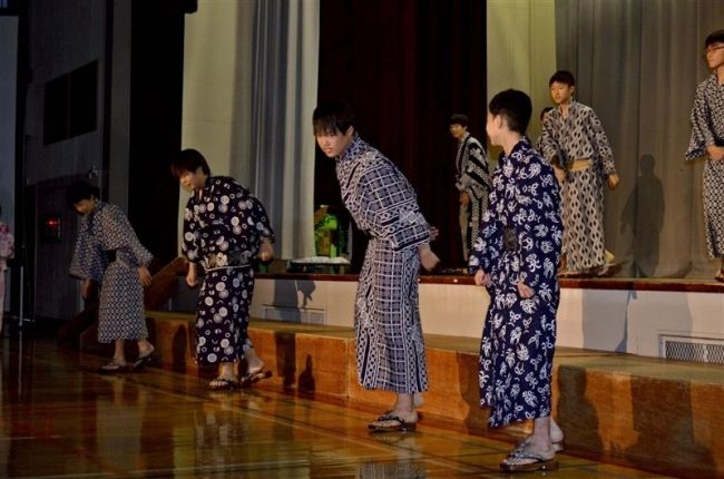 【写真】手作りの浴衣でダンス披露　７０周年の上士幌中文化祭