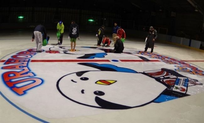 アイスアリーナ製氷始まる 浦幌 15日オープン予定