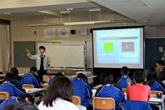 ＪＡＸＡ職員が中学校で授業　大樹 2