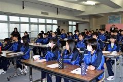 ＪＡＸＡ職員が中学校で授業　大樹 4