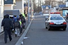 クマ出没でつつじが丘小集団下校 川西で新たな親子足跡も