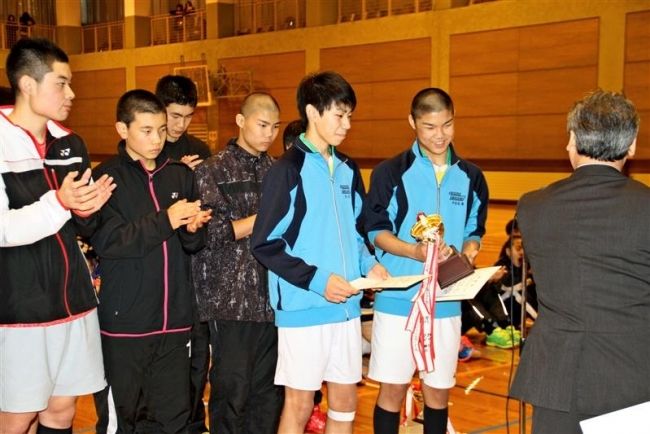 【写真】帯一中勢が男女単複優勝独占、全十勝中学新人羽球