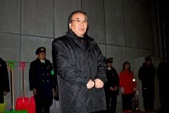 団員を激励する吉田町長