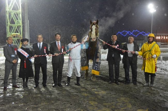 【写真】コウシュハウンカイ帯広記念制す ばんえい十勝