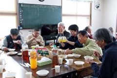 障害者支援センターで餅つき　大樹 3