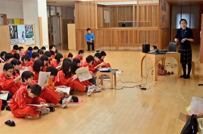 【写真】ひとり暮らし高齢者親睦会へ認知症サポーター養成講座 上士幌中