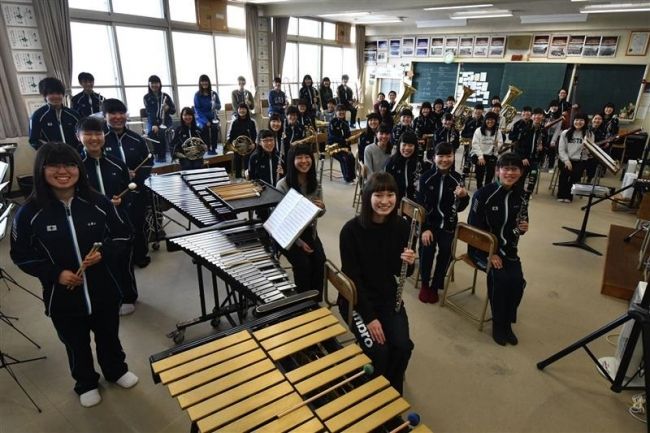 【写真】「演奏で花火盛り上げを」 氷まつり出演の帯広三条高校吹奏楽部