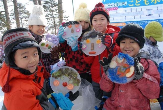 氷のお面が会場に到着　氷まつり