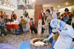 タイ誘客ツアー、経済界で餅つき、節分で歓迎