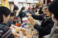 地場産食材求めてにぎわう　芽室・恵みフェスタ