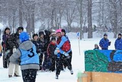十勝こども雪合戦　雪上で熱い戦い