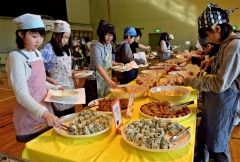 卒業記念でバイキング給食　音更小
