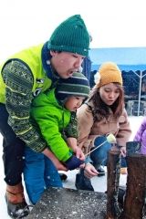 雪上宝探しに歓声　大樹で合同イベント 2