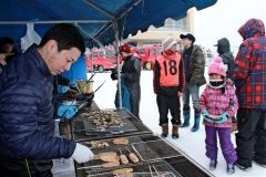 各団体青年部による飲食販売や消防車展示が行われた会場