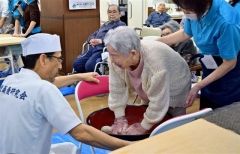 そば打ちと豆まき楽しむ　音更・北勝館 2