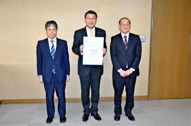 【写真】帯広開発建設部が十勝バスに感謝状 足寄交通確保に貢献