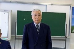 あいさつする清信会長