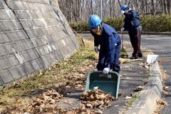 道路を清掃奉仕　陸別・新栄緑化 4