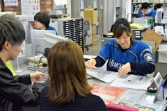 ファイターズのユニホーム着て業務　音更町役場