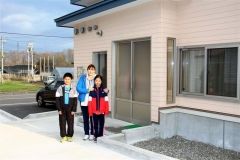 町が瓜幕市街地に整備した親子留学専用住宅と入居第一号になった大森さん親子