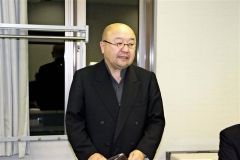 あいさつする佐藤会長