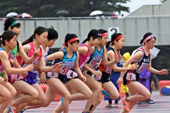 【写真】西山女子円盤投げ優勝、中谷やり投げ3位 道高体連陸上