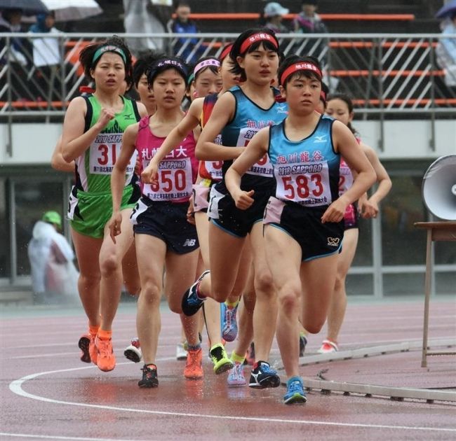 【写真】西山女子円盤投げ優勝、中谷やり投げ3位 道高体連陸上
