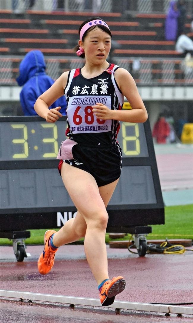【写真】西山女子円盤投げ優勝、中谷やり投げ3位 道高体連陸上