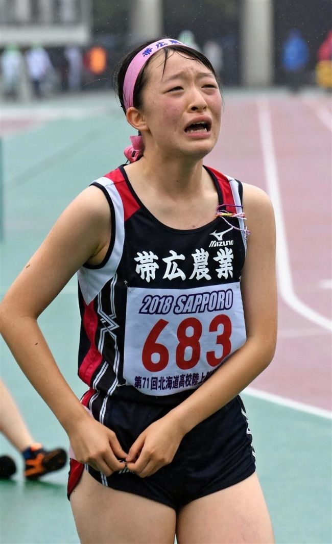 【写真】西山女子円盤投げ優勝、中谷やり投げ3位 道高体連陸上