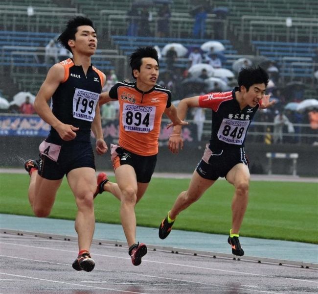 【写真】西山女子円盤投げ優勝、中谷やり投げ3位 道高体連陸上