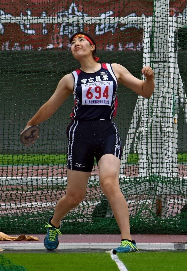 【写真】西山女子円盤投げ優勝、中谷やり投げ3位 道高体連陸上