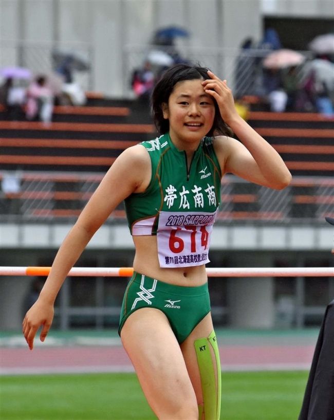 【写真】西山女子円盤投げ優勝、中谷やり投げ3位 道高体連陸上