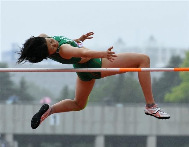 【写真】西山女子円盤投げ優勝、中谷やり投げ3位 道高体連陸上