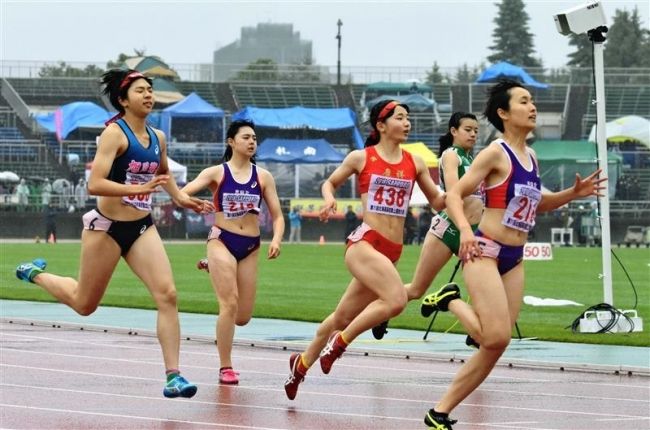 【写真】西山女子円盤投げ優勝、中谷やり投げ3位 道高体連陸上
