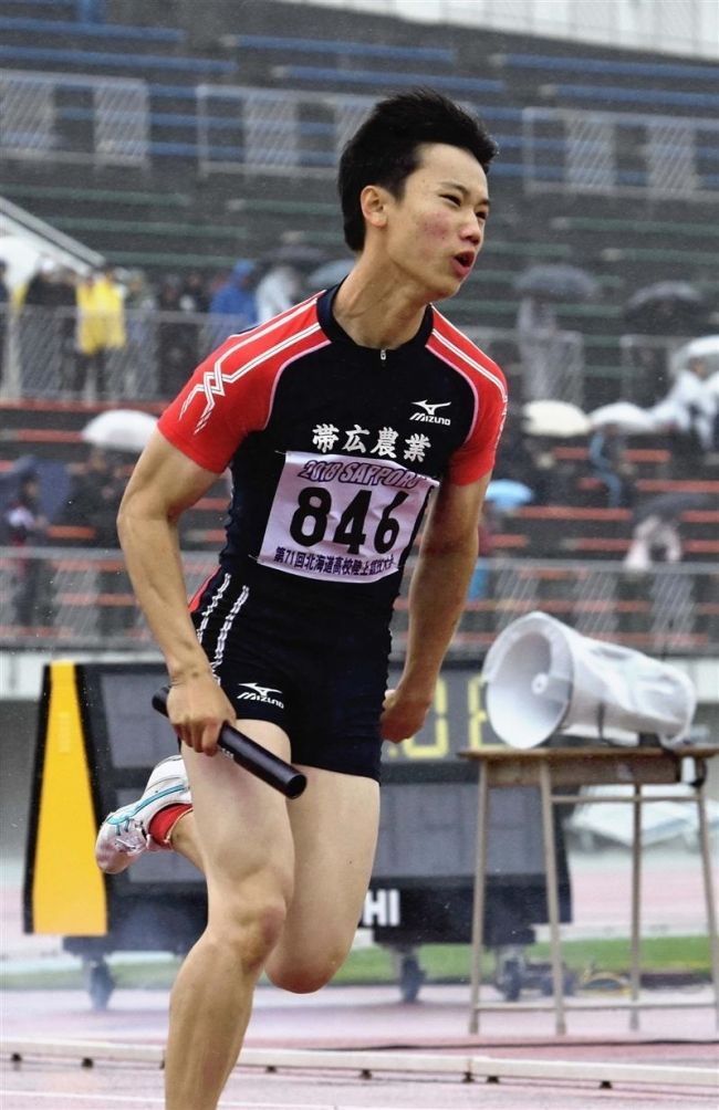 【写真】西山女子円盤投げ優勝、中谷やり投げ3位 道高体連陸上