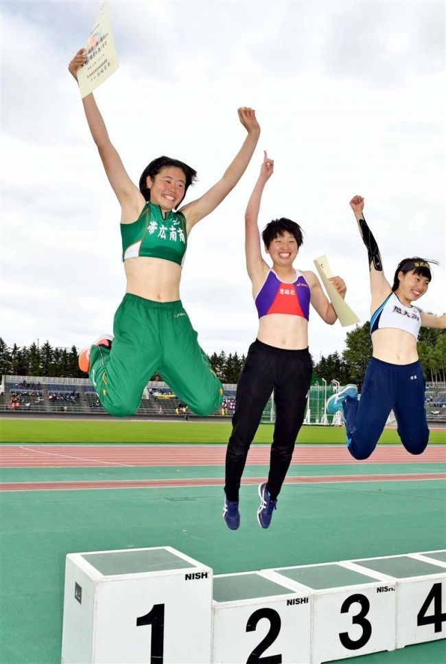 【写真】帯農砲丸投表彰台独占 白樺三段跳ワンツー 道高体連陸上