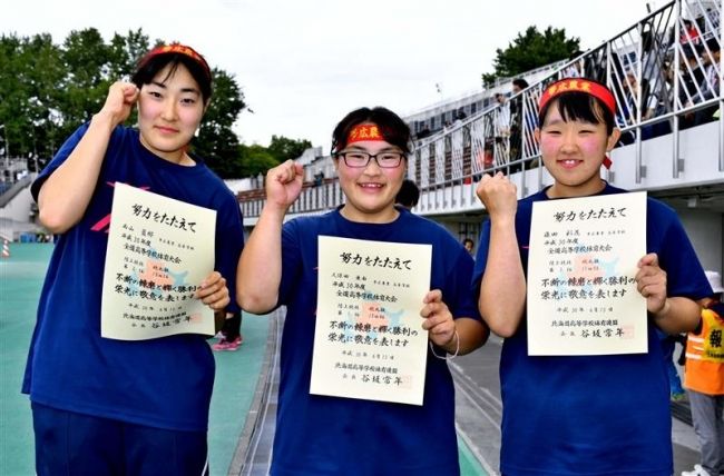 【写真】帯農砲丸投表彰台独占 白樺三段跳ワンツー 道高体連陸上