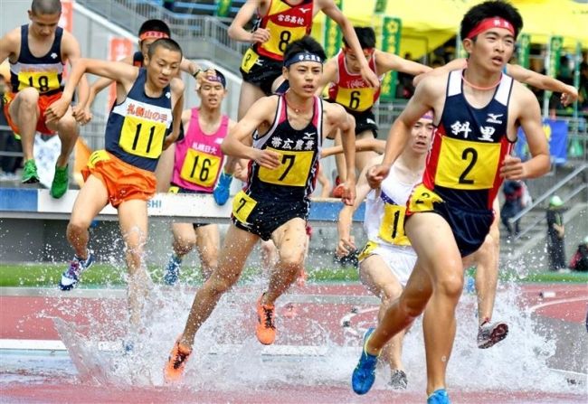 【写真】帯農砲丸投表彰台独占 白樺三段跳ワンツー 道高体連陸上