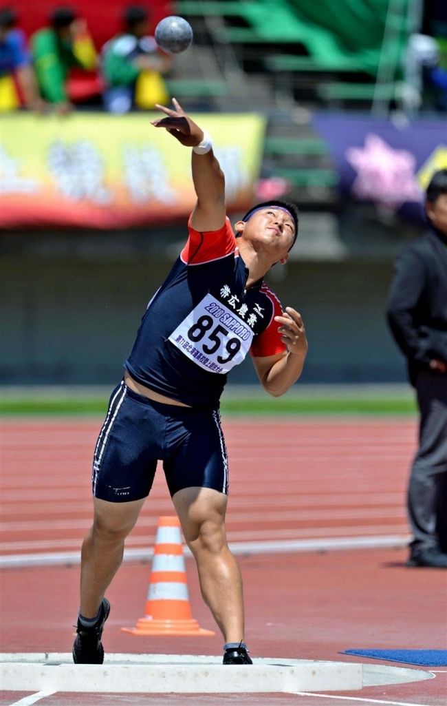 【写真】帯農砲丸投表彰台独占 白樺三段跳ワンツー 道高体連陸上