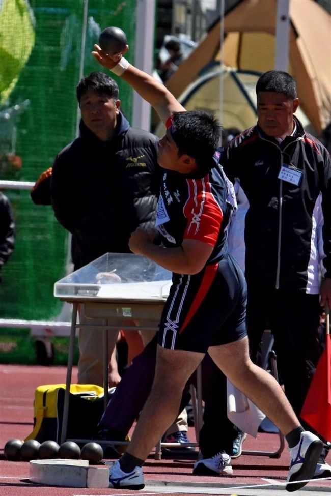 【写真】帯農砲丸投表彰台独占 白樺三段跳ワンツー 道高体連陸上