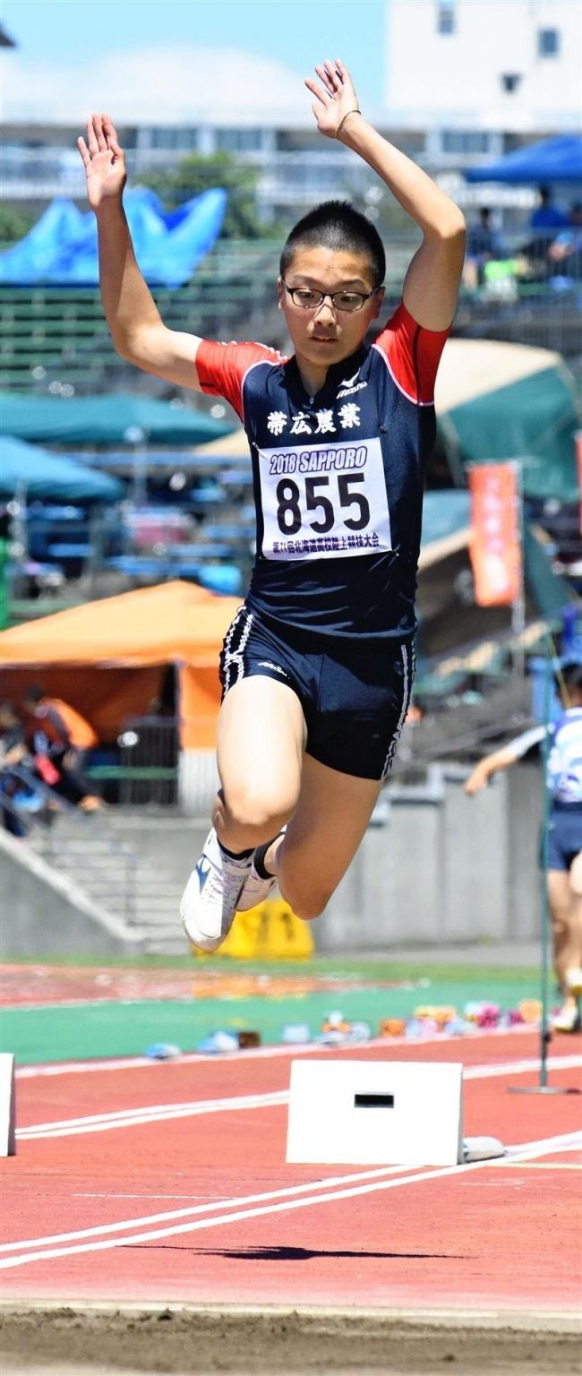 【写真】帯農砲丸投表彰台独占 白樺三段跳ワンツー 道高体連陸上