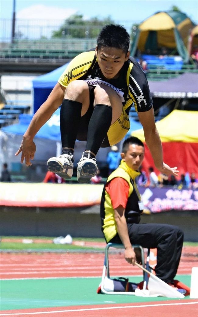 【写真】帯農砲丸投表彰台独占 白樺三段跳ワンツー 道高体連陸上