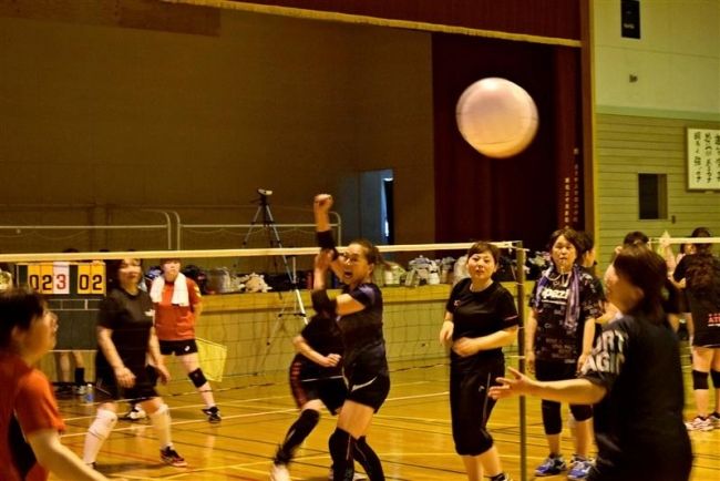 【写真】７６人が熱戦展開　音更・ミニバレー大会