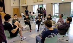 お年寄りの体力・認知力を測定　音更 4