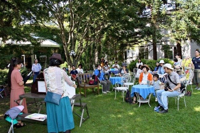 【写真】真鍋庭園でブックフェス