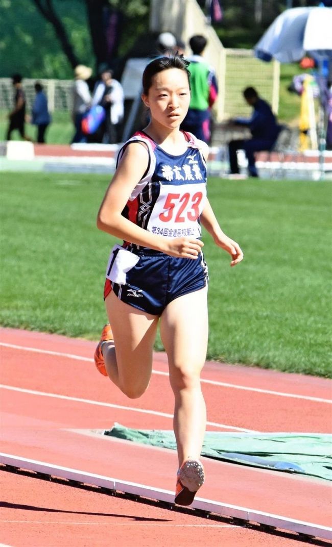 【写真】西山女子円盤投げ連覇、帯農リレー準V道高校新人陸上