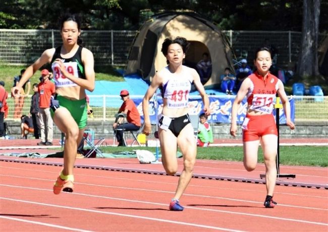 【写真】西山女子円盤投げ連覇、帯農リレー準V道高校新人陸上