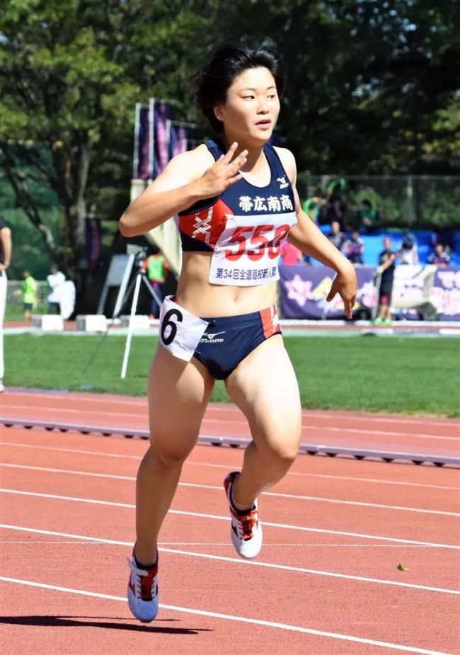 【写真】西山女子円盤投げ連覇、帯農リレー準V道高校新人陸上